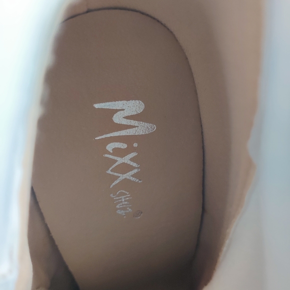 Mixx Shuz White Platform Heel, size 8 - Picture 3 of 3